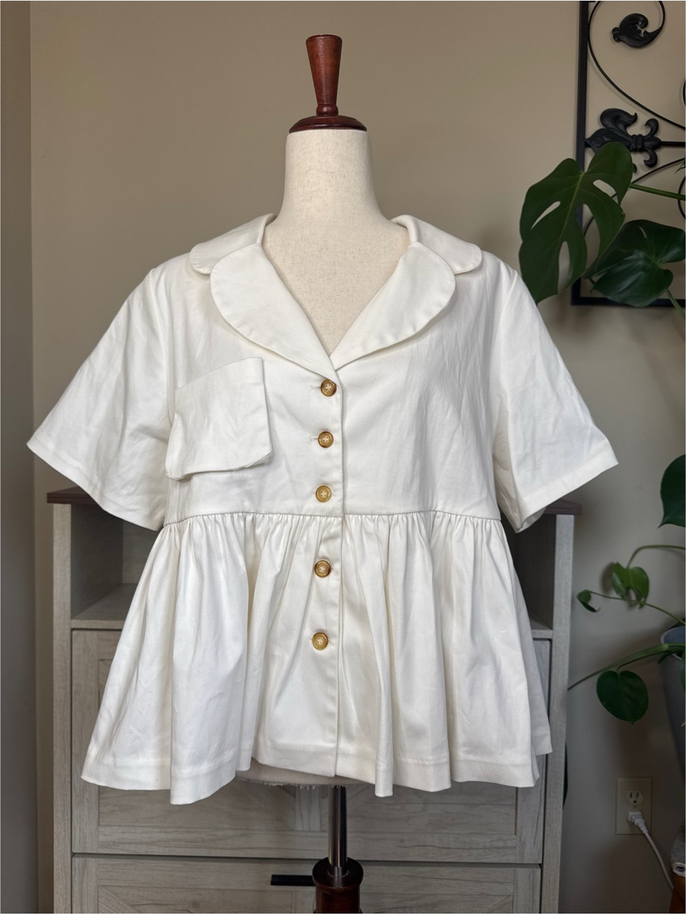 Kika Vargas Short Sleeve Button Front Top Size Large
